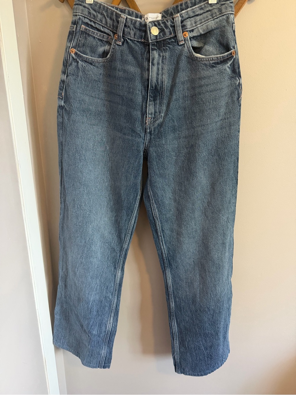 ZARA High Rise Wide Straight Leg Jeans Medium Wash Blue Size 8